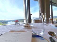 時間になったので
レストラン「ラ・メール ザ クラシック」の窓側のお席で、英虞湾の素敵な景色を楽しみながら