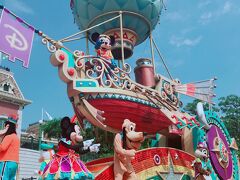 パレードの最前列を確保するために
日なたで1時間ほど。
あかん意識朦朧としてる