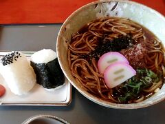 13：05　蒜山　そばの館到着

ここで、ちょっと遅めの昼食。
ざるそばを食べようと思ったけど、外は雨で気温が下がり、温かいそばを食べたくなったので、無難にかけそばを。
つゆは、私の好きなちょっとだけ甘味のある味。
以前、立ち寄ったときには、そば湯があったのに今回は無かった。日曜日でてんてこ舞いだったからかな～？

13：20出発
15：10自宅着