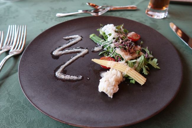 前菜。<br />ハモをフレンチでいただくのは初めて。<br />本当はこの前に<br />食前のお楽しみ<br />として、サーモンのお料理もあったのですが写真を撮り忘れました。