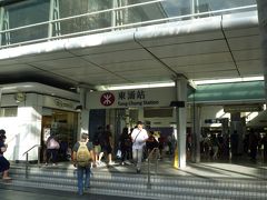 S1のバスに乗って東涌駅にやってきました。