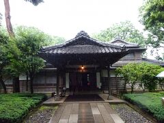 三井家と並んで江戸東京たてもの園の目玉、総理大臣も務めた『高橋是清邸』です。
２・２６事件の現場になった書斎も保存されています。