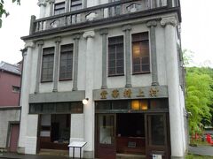村上精華堂は台東区の不忍通りにあった化粧品屋さん。
