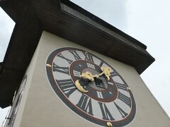 1712年建造の古い時計ですが、以降、何度か補修されています。長針と短針が通常の時計と違って、それぞれ時間と分を示す珍しい時計です。ただ、注意して見ないと気付かないと思います。
