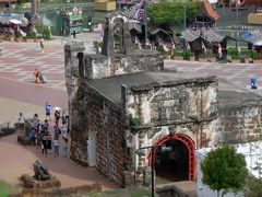 ＜Porta De Santiago （サンチャゴ砦）１＞
　セントポールの丘の南側に、古そうな建物が見えました。
　「サンチャゴ砦」です。　（※世界遺産）