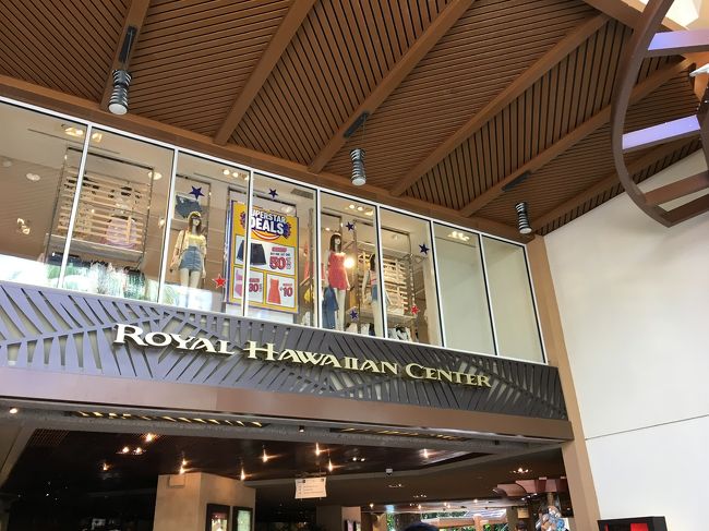 ご飯食べにロイヤルハワイアンセンターへ。