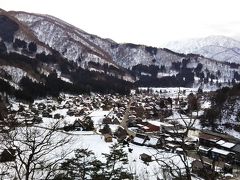 白川郷を跡とする前に、最後に全体を見渡せる「荻町城跡展望台」からの絶景☆
ちょっとした無料駐車場があり、車があればアクセスできる。
雪の白川郷もとてもキレイである☆