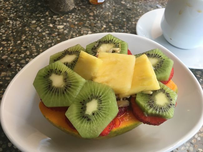 私の朝食。<br />昨日のフレンチフライがお腹にまだいる・・・<br />パパイヤボード<br /><br />美味しかったですが、この日料理が出てくるのに30分以上かかりました。<br />