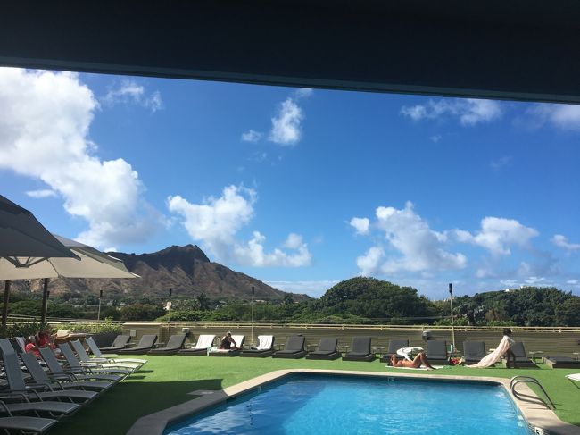 ホテルのプールサイドにあります。<br />