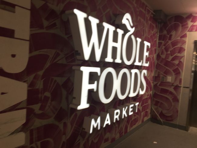 ホールフーズで買い物したりしました。