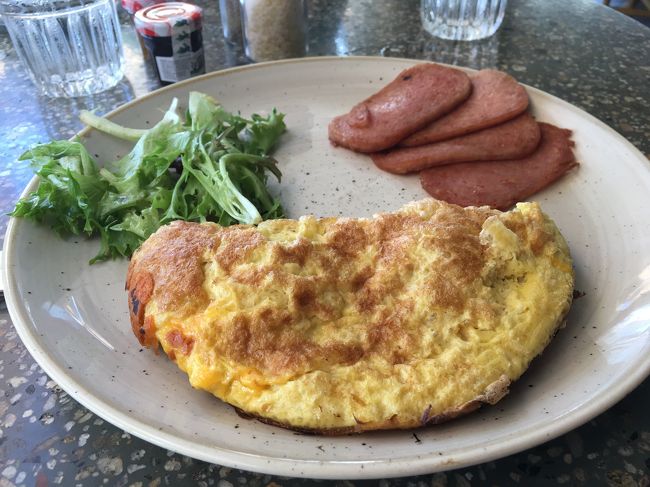 旦那さんの朝食。<br />メニューbookではドリンク付きの記載があったのですが、お姉さんはついてないのいってんばり。きちんとお話ししてご納得いただきました。