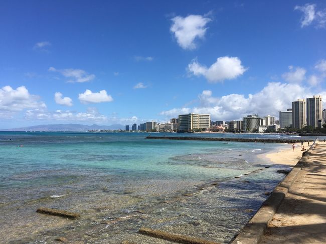 海も朝は人がいなくてきれいです