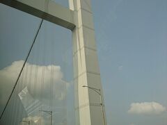 瀬戸大橋を渡ってこんぴらさんへ向かいます。