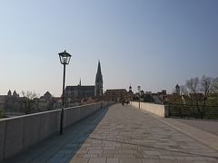 シュタイナーネ橋です。橋を渡り大聖堂の前までいきます。