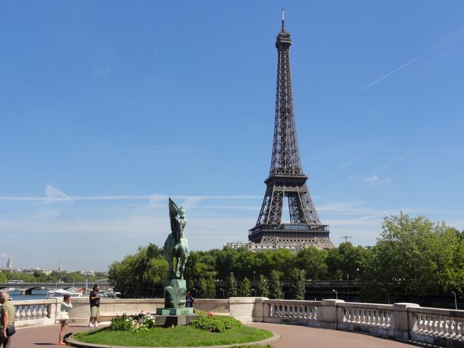 パリを拠点に北フランスを巡る旅 7 さすがのエッフェル塔 アートな丘モンマルトル 駆け足で廻ったルーブル パリ フランス の旅行記 ブログ By Miumiuさん フォートラベル パリを拠点に北フランスを巡る旅 7 さすがのエッフェル塔 アートな丘モンマルトル 駆け足で廻ったルーブル パリ フランス の旅行記 ブログ By Miumiuさん フォートラベル