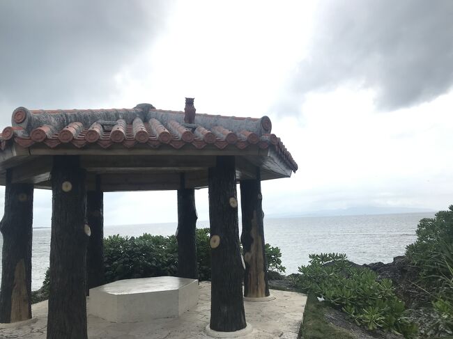 ランチ後に、観音崎灯台まえの東屋で、ボーっと海を眺めていました。<br />こんな優雅な時間を過ごせるのも、GW前日だからかも？！