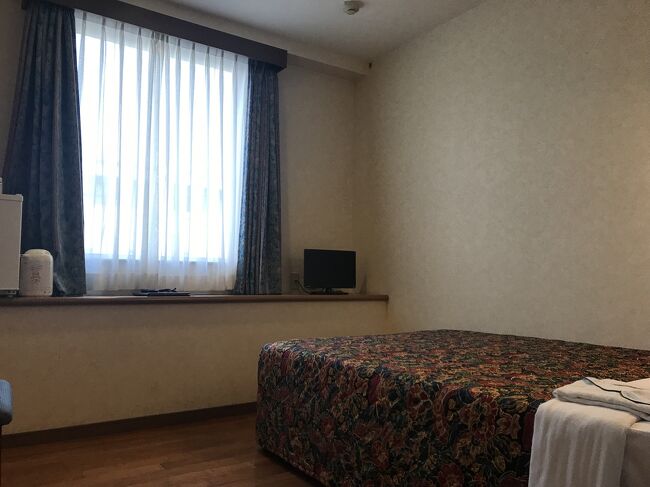 夕方になったので、市内に戻ってホテルへチェックイン。<br />お気に入りの先島ビジネスホテルです。<br />部屋も広くて快適です。