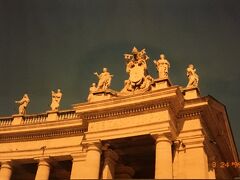 ＜たぶん旅行6日目＞
バチカンのサン・ピエトロ広場です。バチカンをカウントしたいためにわざわざ作ったこの旅行記・・・( *´艸｀)