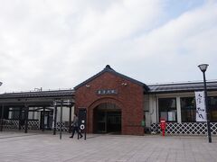 「蔵の町・喜多方」をモチーフにした駅舎。素敵な思い出をありがとう！
