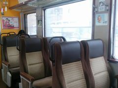 いしかりライナーの車内です。
区間快速いしかりライナーは、函館本線の小樽と岩見沢を結んでいる列車です。
札幌から小樽に行くには、エアポートライナーも利用できます。
