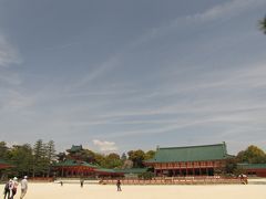 ２０１９年４月１８日　木曜日　ＡＭ11：06
平安神宮　拝観は神社なので無料だが裏にある庭園は６００円（年/２回無料の日も有る）