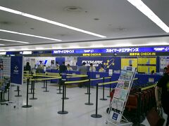 羽田空港からスカイマークに乗り込み鹿児島空港へ向かいます。