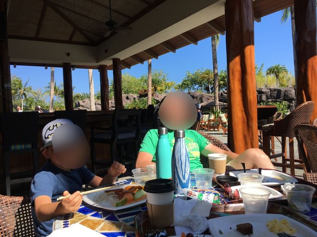 キングスランド最後の朝は、クラブアウス内でビュッフェを頂きました。種類も大してないけれど、プールのそばのオープンエアで食べるリラックス感は本当に幸せ。