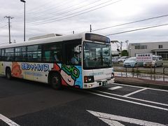 成田空港行きのバスがやってきました。結構、お客さんも乗っていました。