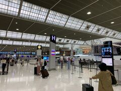11時ごろに家を出て、USAパーキングで車を預けて12:30に成田空港到着。
