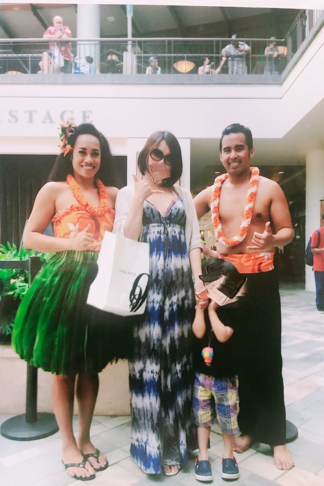 フラの人達とパシャリ。