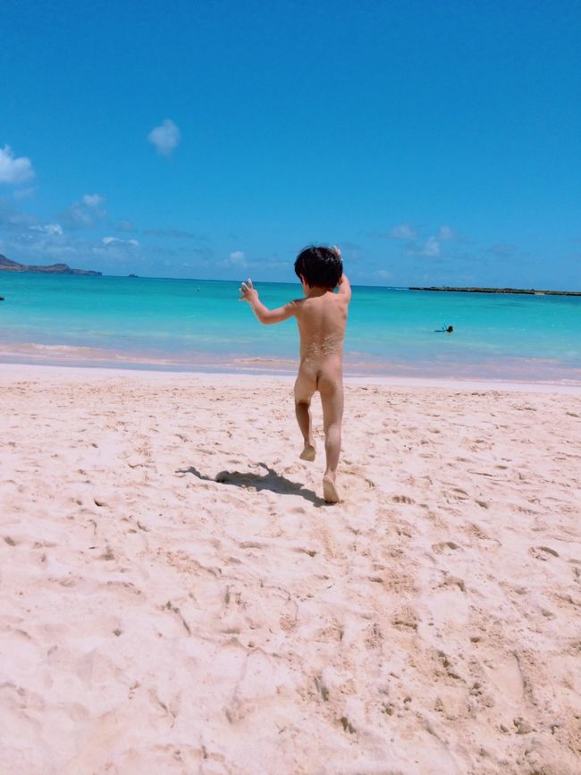 着替えようとしたら裸で逃亡～～。ヤーメーテー！