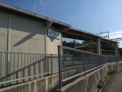 10時過ぎにホテルをチェックアウトして、志摩横山駅に移動。無人駅。
コインロッカーもないのでリュック背負って移動します。