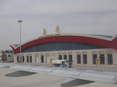 敦煌空港到着
見えているのは国際線ターミナル・・ハイシーズンには日本からの直行便もあるとか。