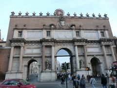 ポポロ門
Porta del Popolo

こちらが外側から撮った写真。