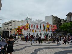 １２番目の「セナド広場」に到着。
ポルトガルの大航海時代をイメージした噴水があります。