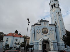 ブラチスラバ観光２日目
聖アルジュベタ教会（ブルー・チャーチ）
ブルー・チャーチの名前で有名な教会です。朝一番で行きました。