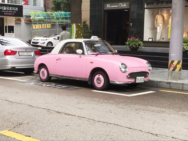 次は電車を乗り継ぎカロスキルへ 。<br />お買い物&amp;カフェ目的。<br />可愛い車が停まってました。