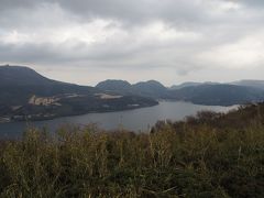 曇り空

辛うじて芦ノ湖が見えます。

元気なポルシェが爆音を響かせ往復してます。