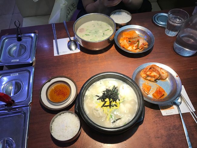 本当は2日目も東大門に行こうとしたけど疲れと雨で明洞の地下街で激安な服をget！<br /><br />夕飯は身体に良いシンソンソルロンタン♡<br />眠くて寝ながら食べました 。<br />この日も24時過ぎにホテルへ帰宅。