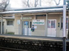 １2:54　東酒田駅に着きました。（酒田駅から４分）
駅は田園地帯の中にあり、駅前には数軒の民家しかありません。