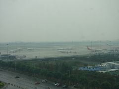 ホテルの窓からの景色・・空港が見えました。
