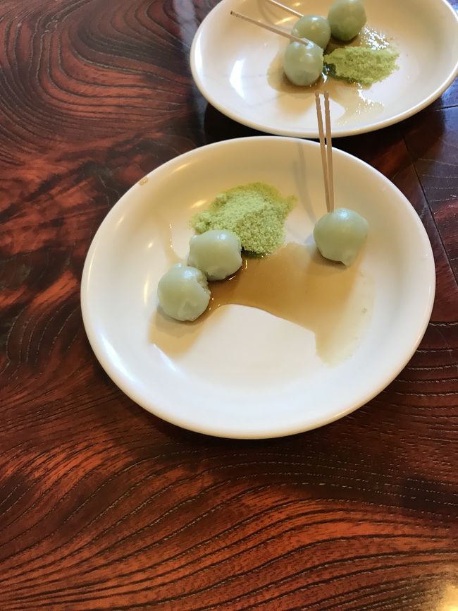 個室に入る前に持たせてくれたお団子