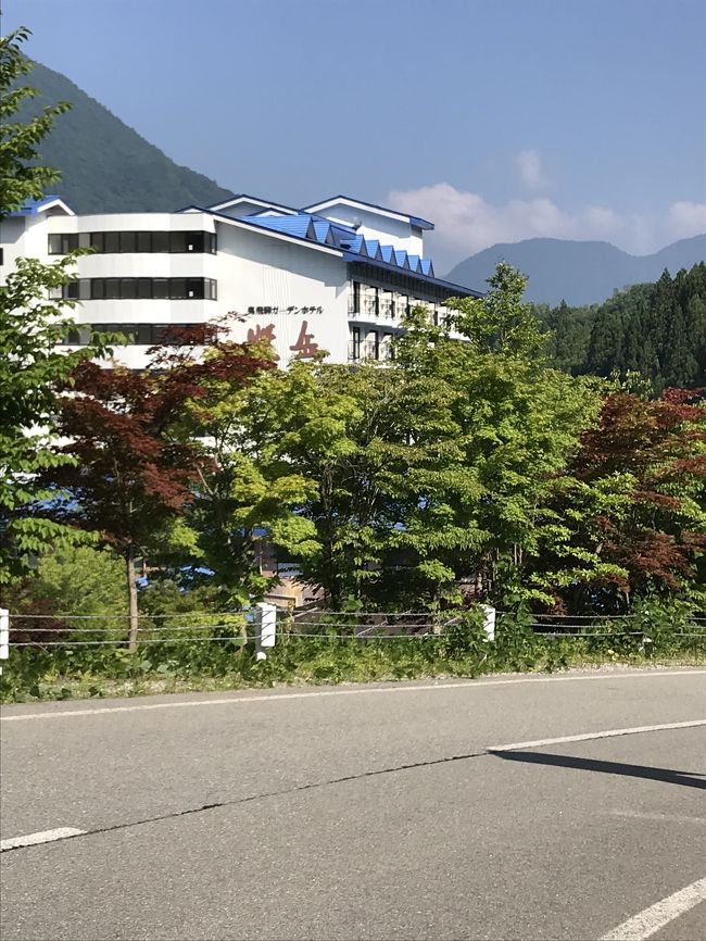 奥飛騨ガーデンホテル焼岳。外観は、古いです。