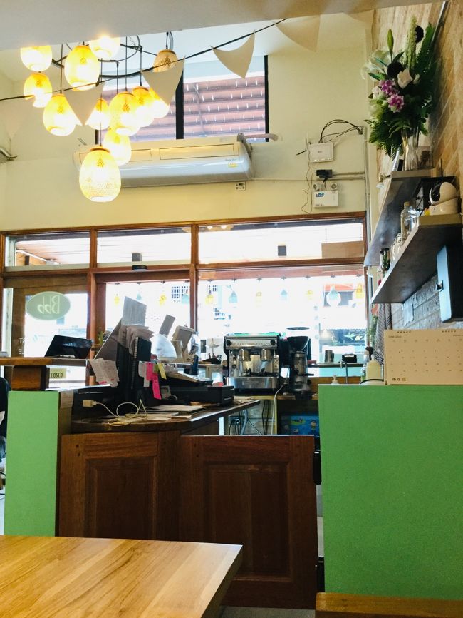 本日のお宿【BOONNARD　Bed＆breakfast】<br /><br />１泊　３１００円　朝食付き　　１泊のみ利用<br /><br />料理教室も経営している誠実な女性オーナーが<br /><br />気さくに応対してくた。口コミの高評価は納得