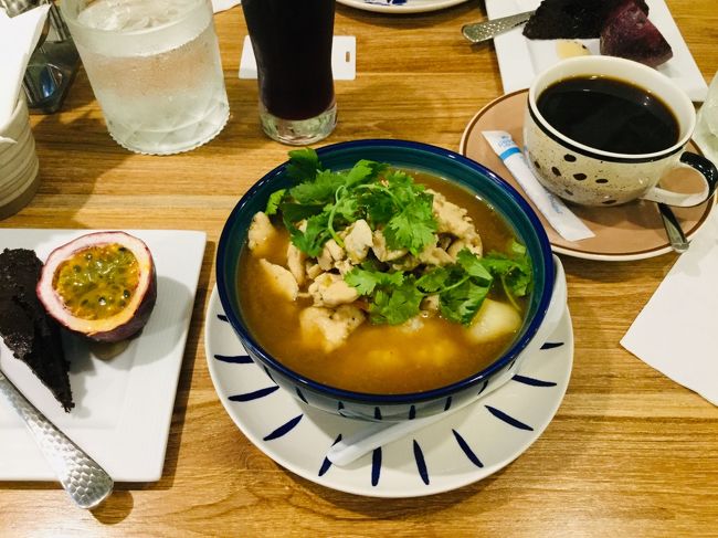 滞在２日目　ホテル朝食<br /><br /><br />料理教室してるだけあって　お味はとっても美味しい<br /><br /><br />ホタテ、海老、鶏肉がたっぷり<br /><br /><br />デザートのブラウニーも美味しいよ