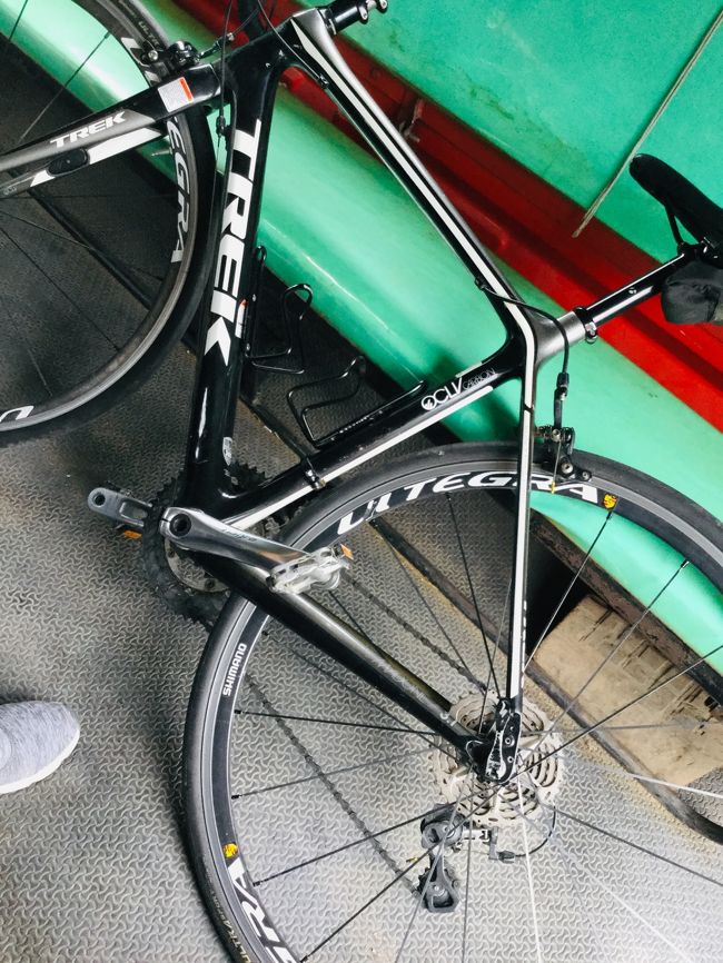 ソンテウを貸し切り、今日の宿へTREKを積んで移動<br /><br /><br />