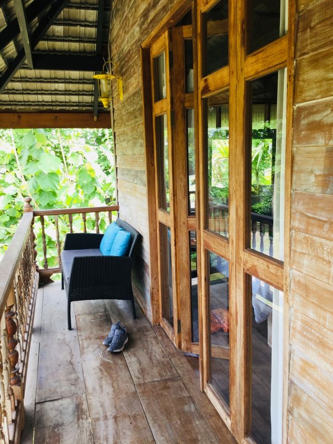 １階はオープンキッチン<br /><br /><br />２階に寝室とシャワー＆トイレ<br /><br /><br />緑に囲まれた静かな場所