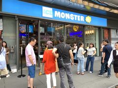 お次はまたかき氷。ICE MONSTERです。
表参道店はすごい行列だと聞きましたが、こちらの本店では幸いにして待ち時間ゼロで入れました。