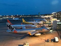 年に何回か破格値のセールをやってくれるJETSTAR。感謝、感謝。
最終便での出発だったけど、値段を考えれば文句なし。