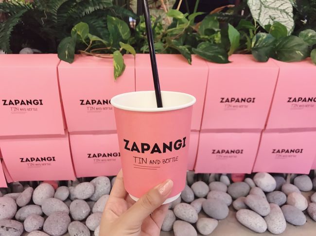 ここではドリンクだけをオーダー。<br />テイクアウト用？の箱が可愛い。